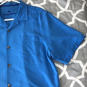 Tommy Bahama Mens Camp Shirt Tropical Embroidery Cobalt Blue Size Medium